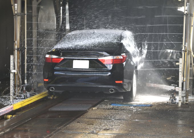 Metody mycia samochodu